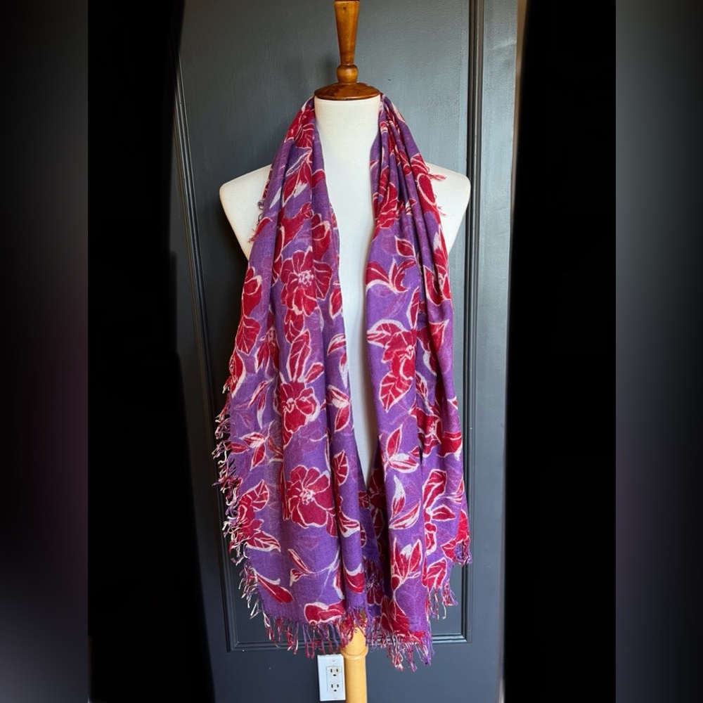 New Auth Chan Luu African Violet Floral Cashmere Silk Scarf
